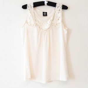 Bobeau Ivory with Lace Yoke Tank Size M